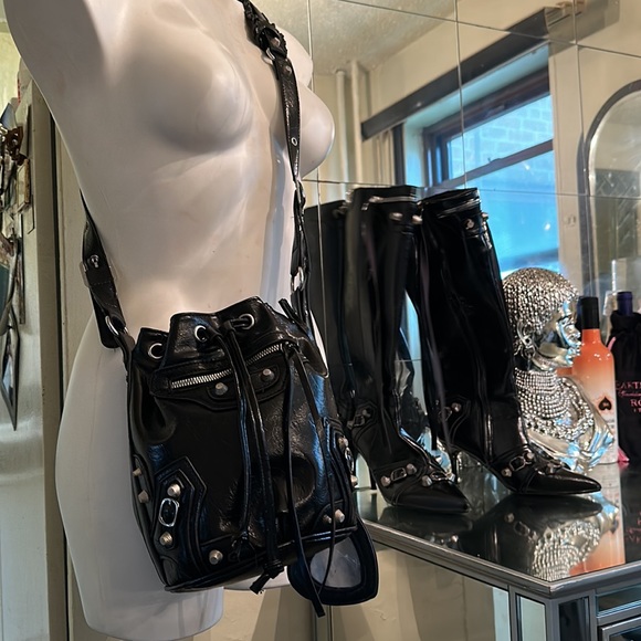 Boots - Picture 5 of 9